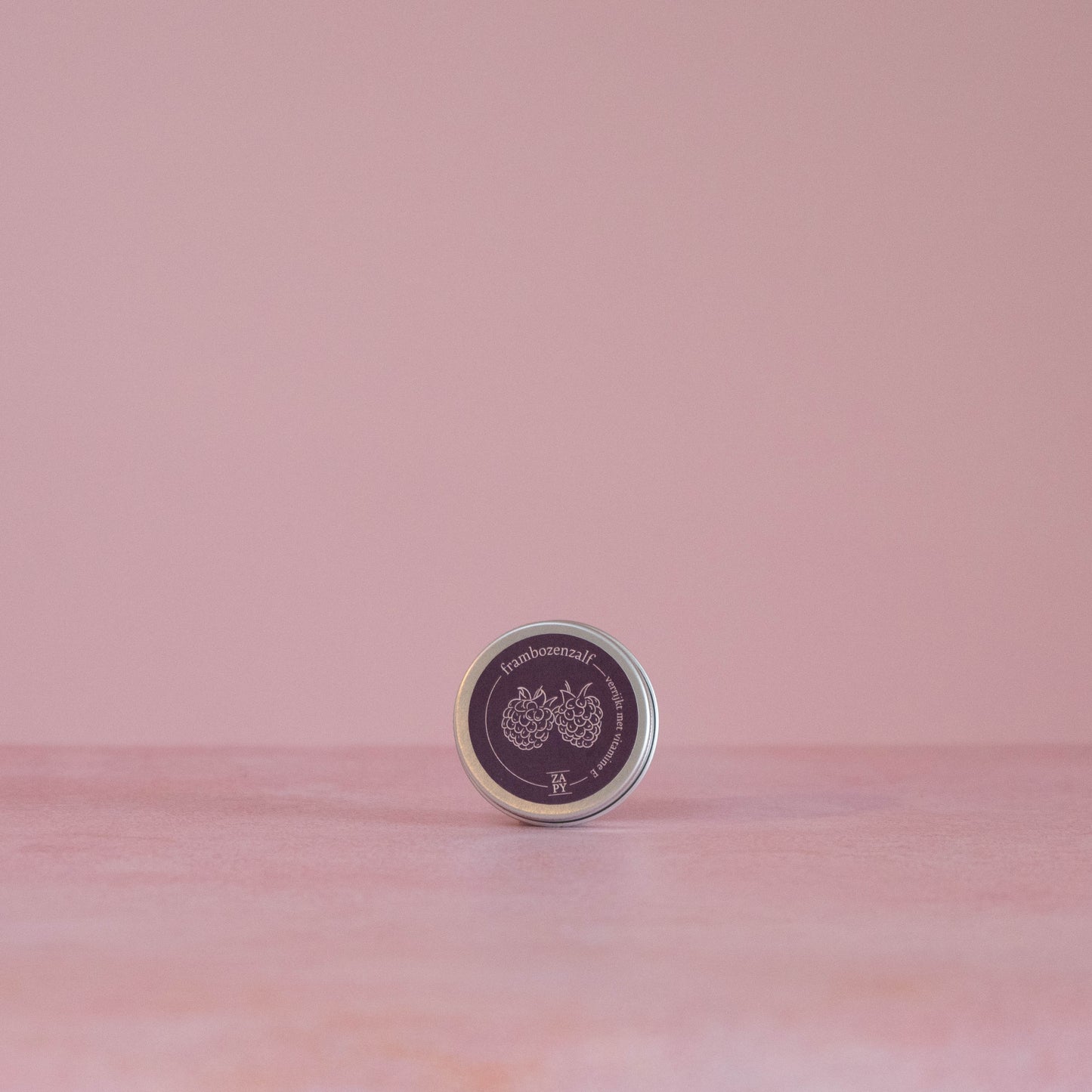 Ontdek de kalmerende, voedende en beschermende werking van deze handgemaakte huidverzorgingszalf.