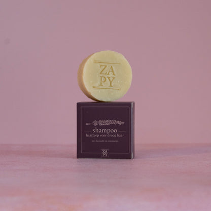 Onze CG Proof shampoo is de ideale keuze voor haar dat op een natuurlijke manier verzorgd moet worden. Vrij van schadelijke stoffen en perfect voor jouw haartype.