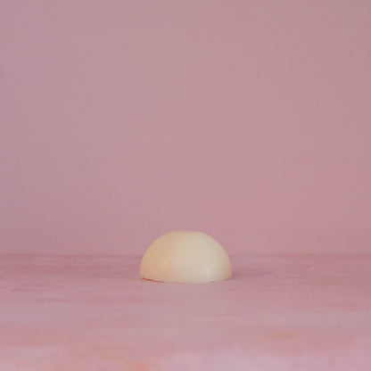 Geef je beschadigde haar de verzorging die het nodig heeft met onze herstellende conditioner bar.