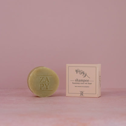  Deze shampoo zorgt voor een evenwichtige verzorging van normaal haar, verrijkt met voedende oliën die je haar de zorg geven die het nodig heeft, zonder siliconen of parabenen.