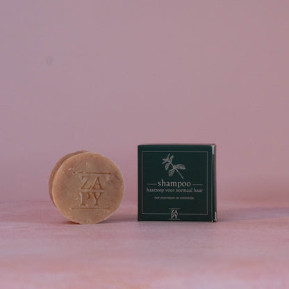 Onze shampoo voor vet haar biedt herstellende voordelen zonder dat je haar wordt verzwaard. De natuurlijke oliën zorgen voor een frisse, verzorgde look.